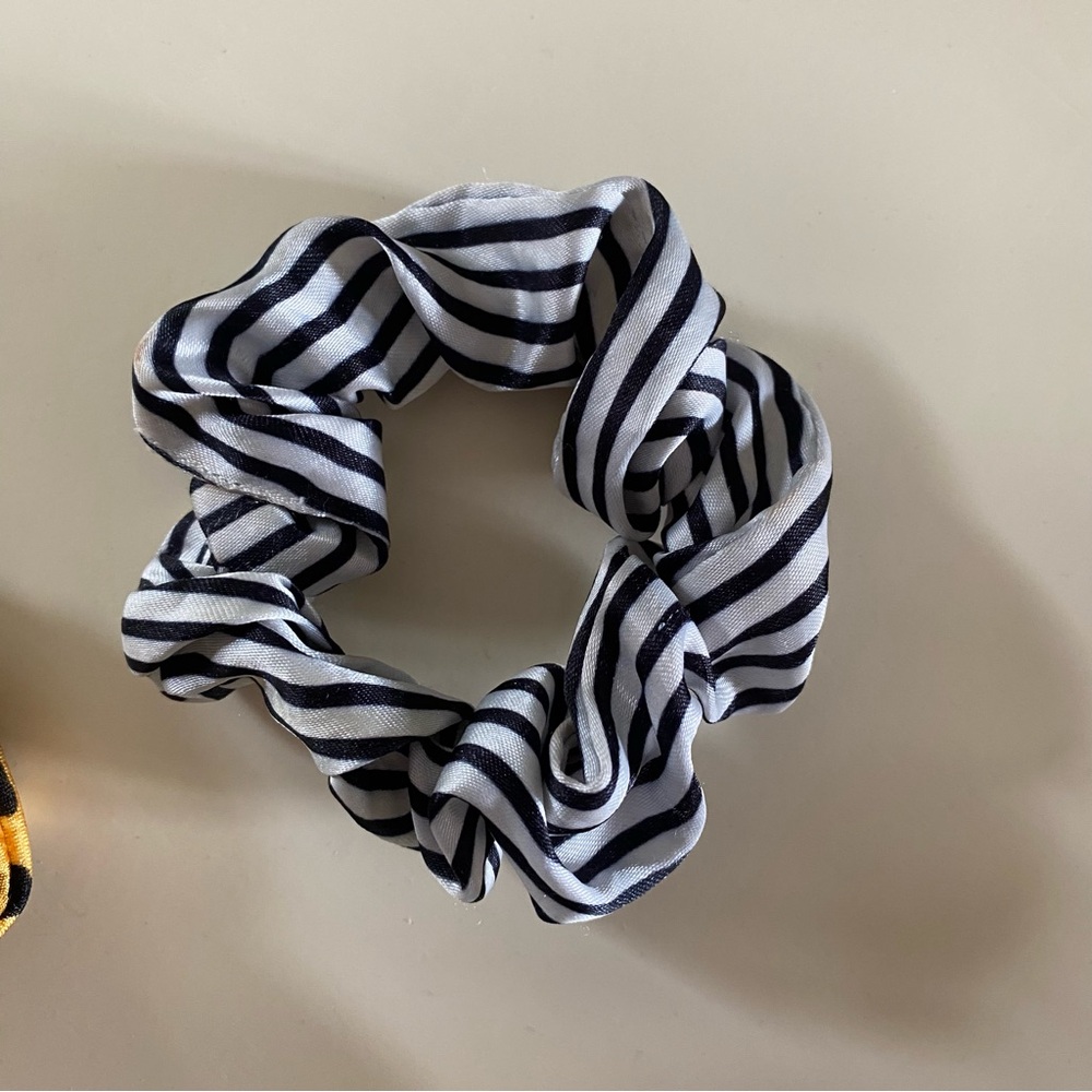 5 Scrunchie Bundle - Picture 5 of 6